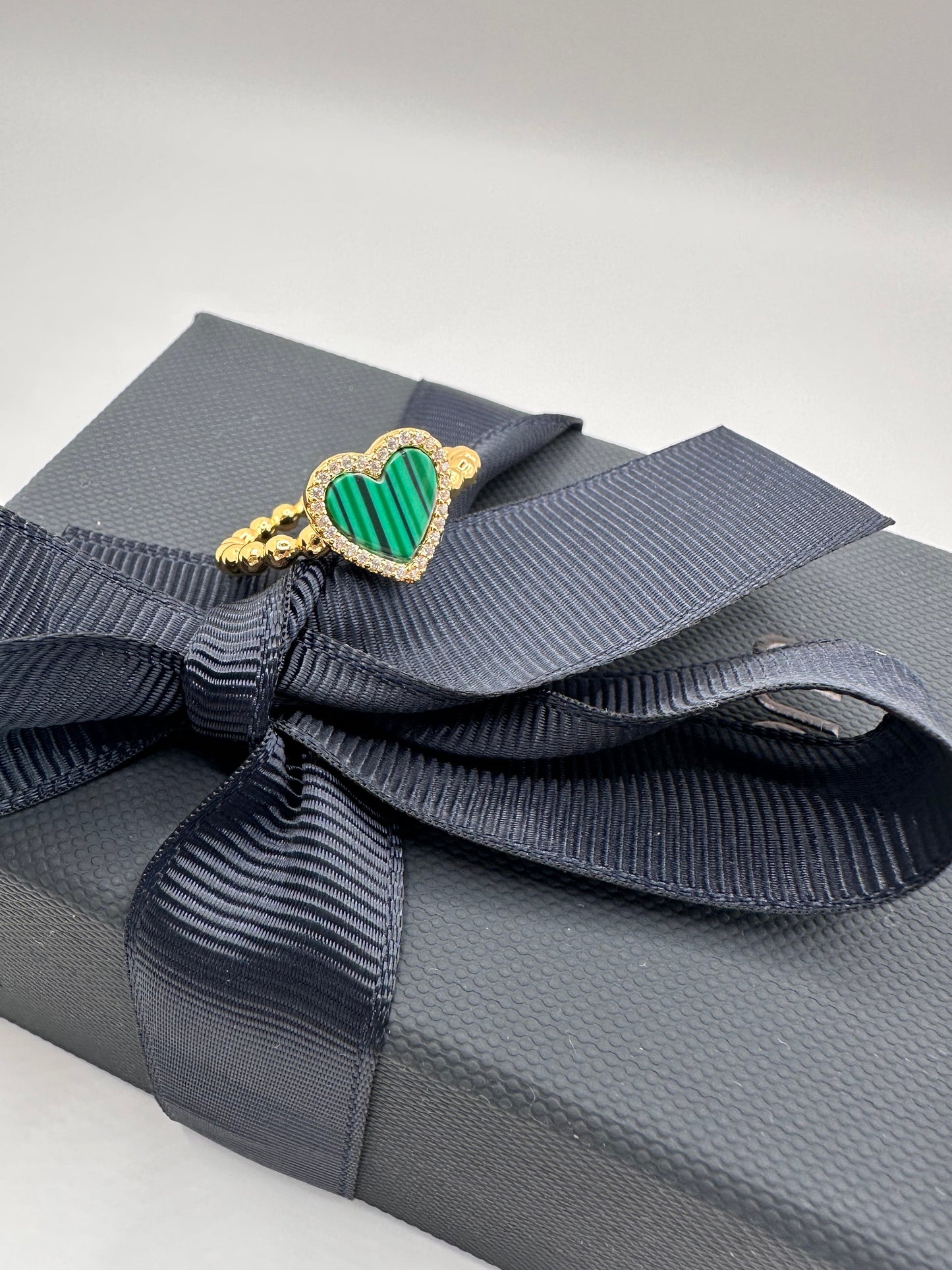 APM Monaco Malachite Single Heart Ring Green